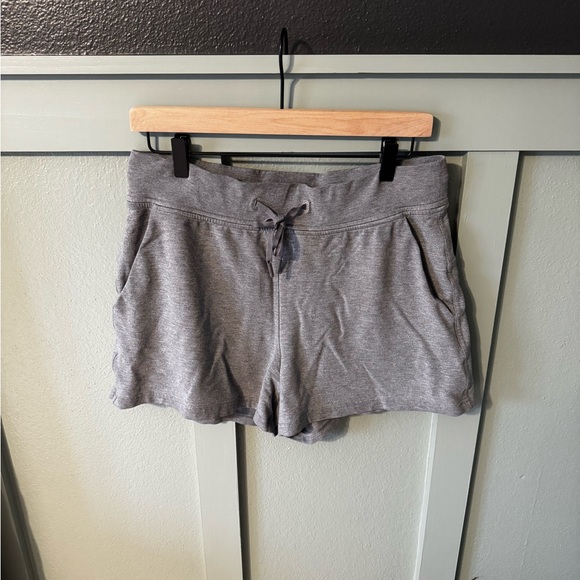 LULULEMON | Every Moment Short - Picture 3 of 5